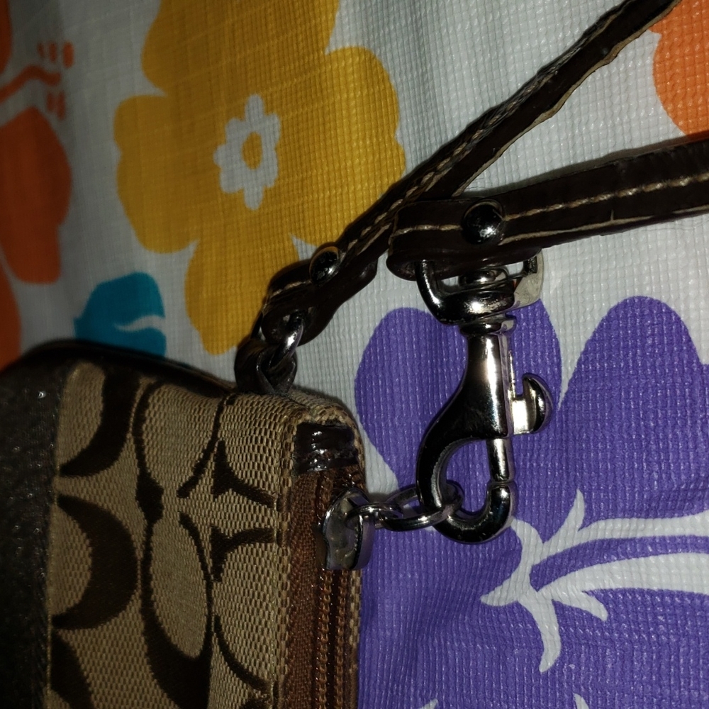 Coach Signature C Small Wristlet - Picture 6 of 7